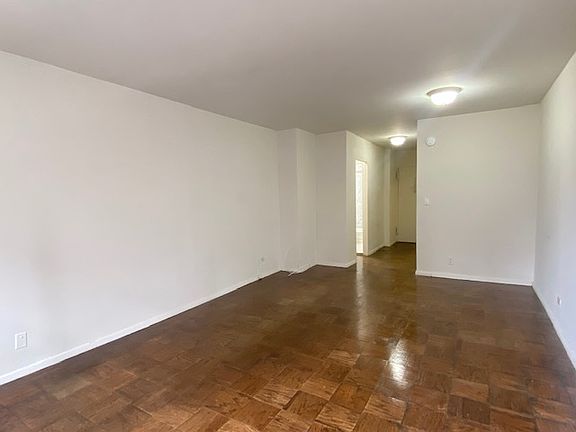 3rd image of 300 W 55th St APT 6T