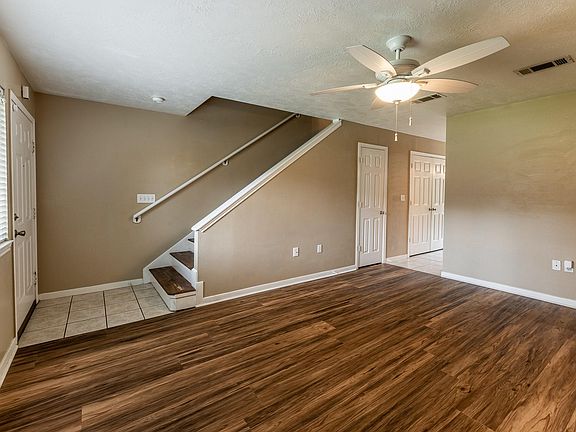 5th image of 2521 Crosstimbers St APT A4