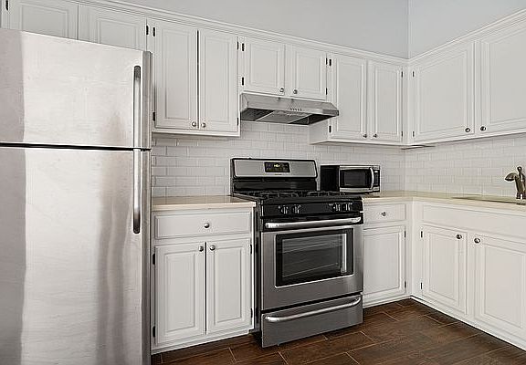 2nd image of 253 W 113th St APT 3