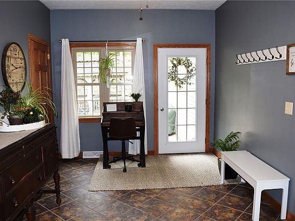 4th image of 5072 Yackey Dr NW