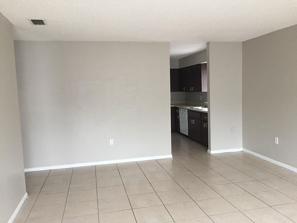 1st image of 720 E Garden St APT 4