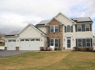 1 Corby Ct, Pittsford, NY 14534