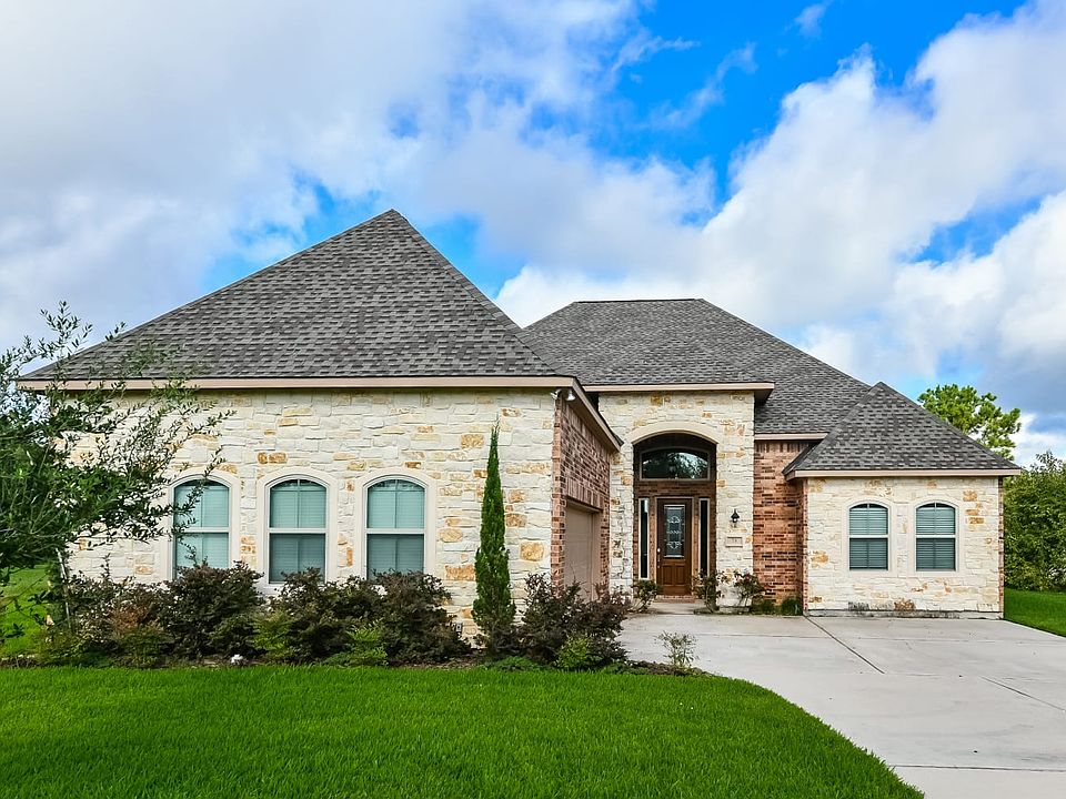 1st image of 79 Ruskin Dr W