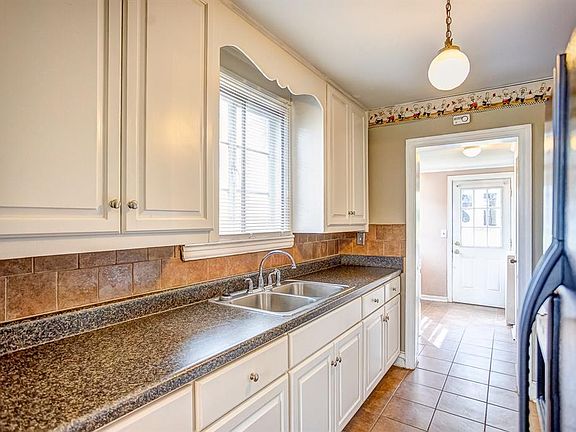 4th image of 2032 McKinley Ave