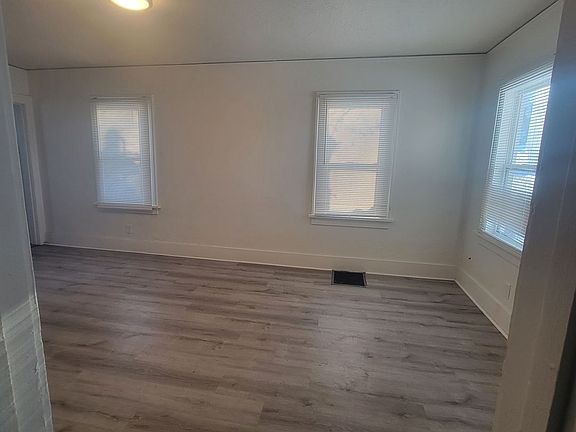 5th image of 407 W 1st St