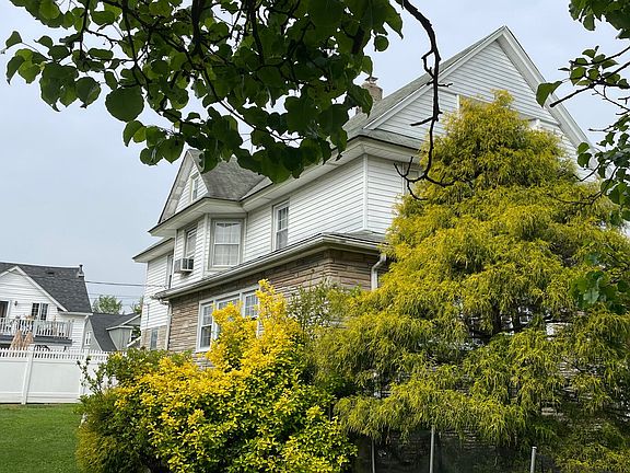 3rd image of 169 Spencer Ave