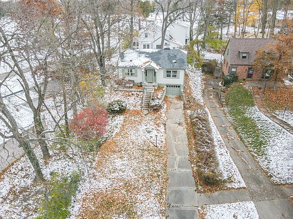 2nd image of 1104 Woodlawn Dr