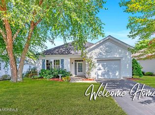 9 Greenways Ln, Lakewood, NJ 08701