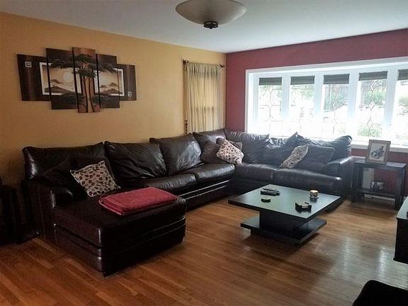 3rd image of 25 Daffodil Ave