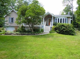 22 Shaker Ln, Hyde Park, NY 12538