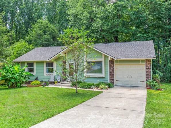 109 Wicklow Dr, Asheville, NC 28806