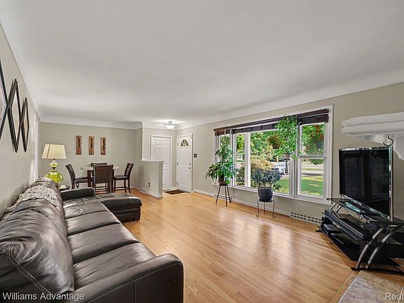 4th image of 38625 Morningstar St