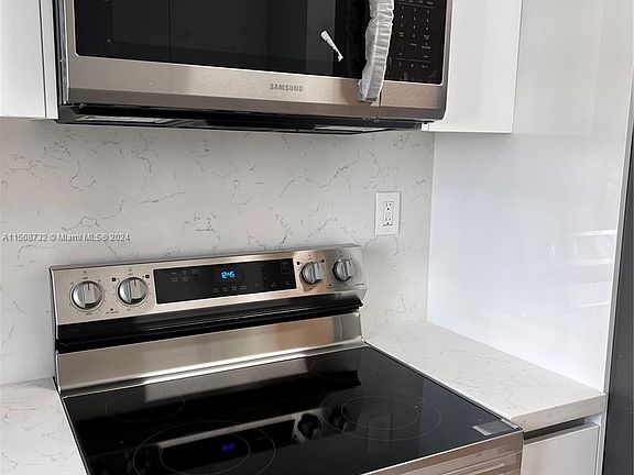 3rd image of 1286 SE 8th Pl #1286