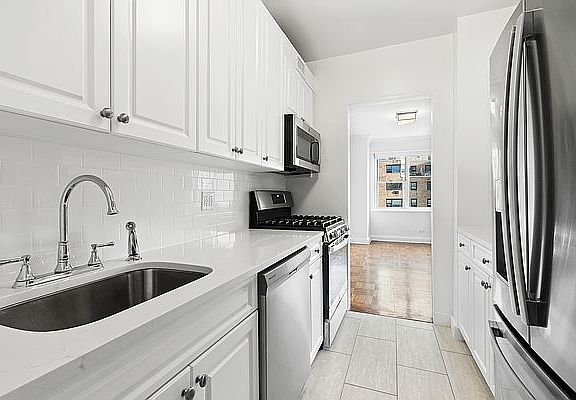 5th image of 215 E 68th St APT 11I