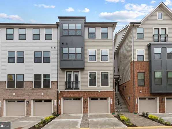 2400 Stella Pl #1, Alexandria, VA 22303