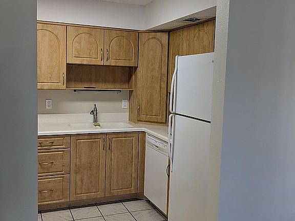 4th image of 19550 Quesada Ave Unit Ss201