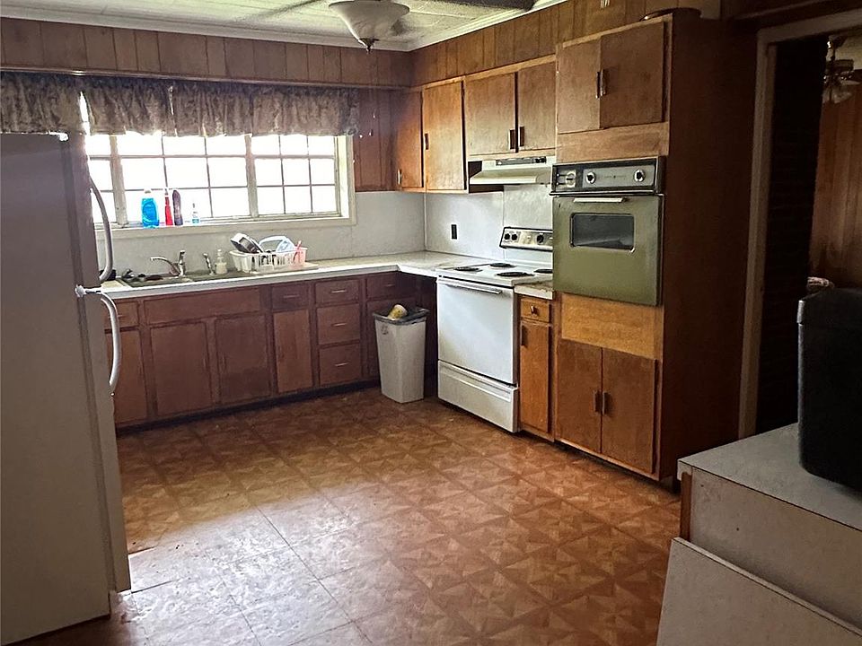 2nd image of 2102 E Greenbriar Rd