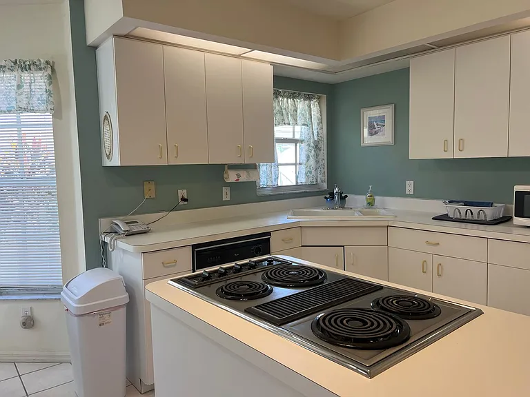 566 Clubside Cir — Photo 8
