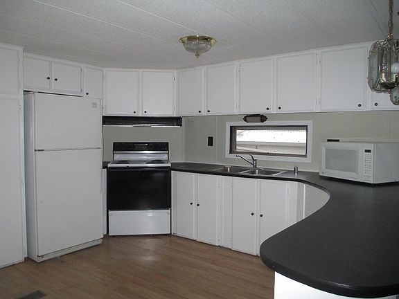 5th image of 17 Patio Ln #17
