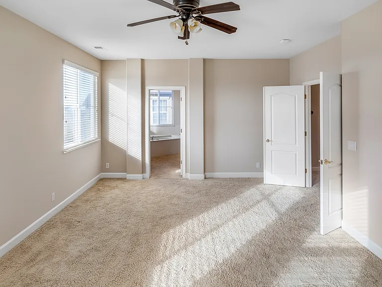 4382 Shoreline Ct — Photo 8