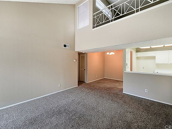 3rd image of 23921 Del Monte Dr Unit 36
