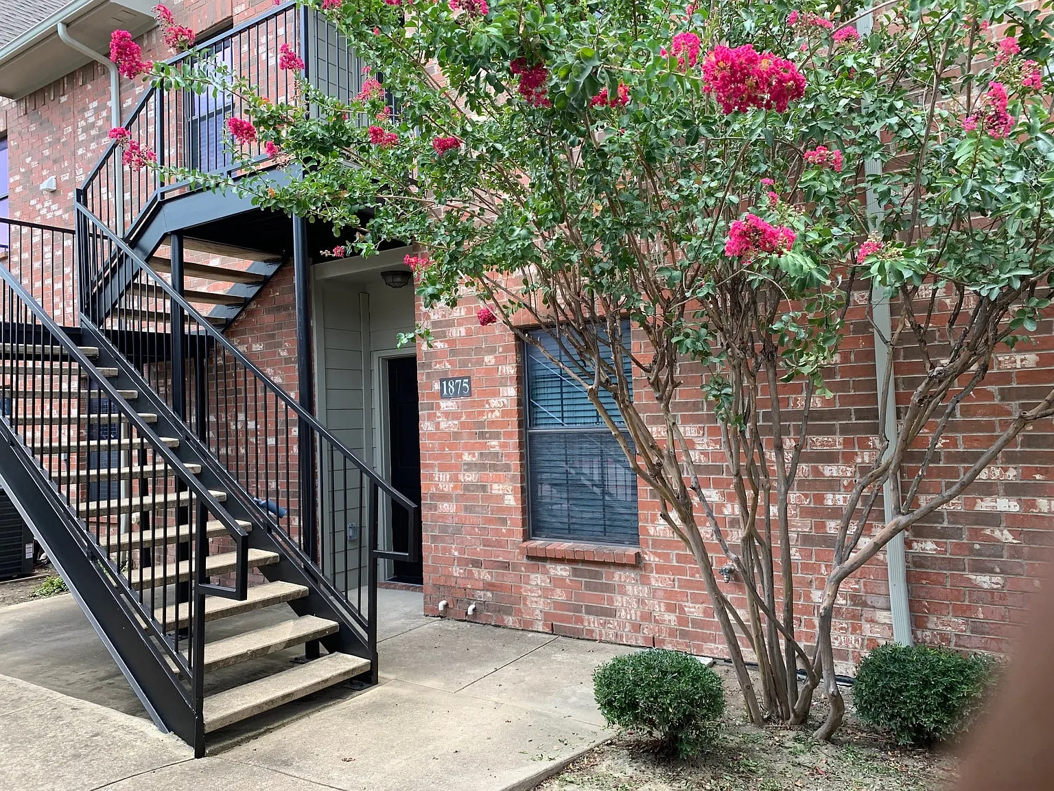2 bed, 2.0 bath, 1290 sqft, $2,250 — Photo 1