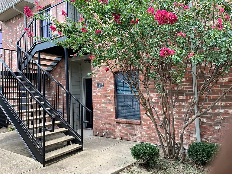 1875 Signal Ridge Pl — Photo 1