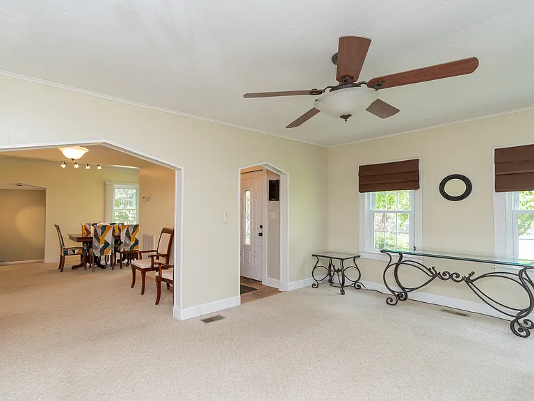 4 Orlando Dr — Photo 13