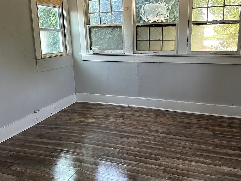 1253 Thomas St — Photo 23
