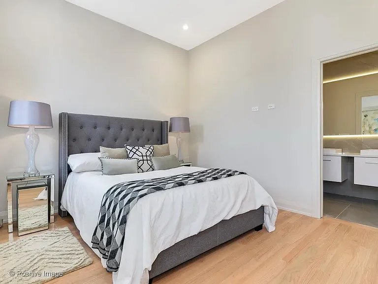 2345 W Morse Ave — Photo 15