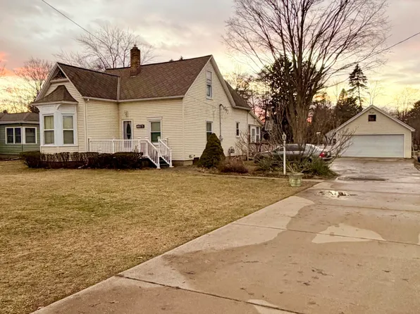 4673 Henry St, Norton Shores, MI 49441