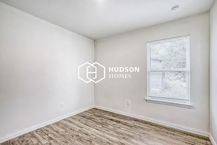 1701 N Guadalupe St — Photo 11