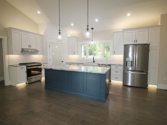 3rd image of 424 Grady Lane #35