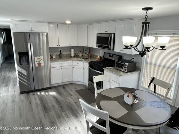 12 Robin Road, Hazlet, NJ 07734