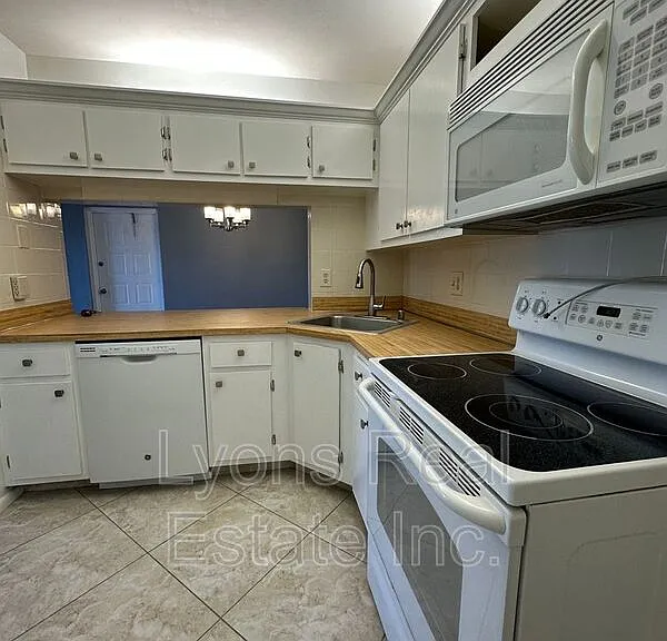 4701 Lakeside Club Blvd #10 — Photo 16