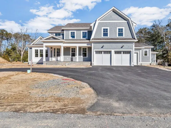 15 Willow Circle, Mashpee, MA 02649