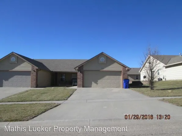 1806 Hickory Ln, Junction City, KS 66441