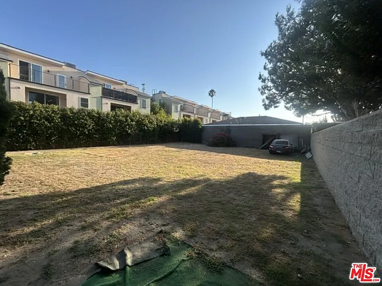 11835 Grevillea Ave — Photo 2
