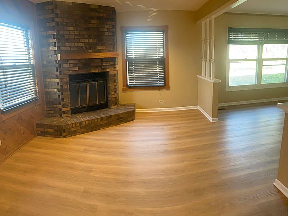 Corner gas fireplace in great room