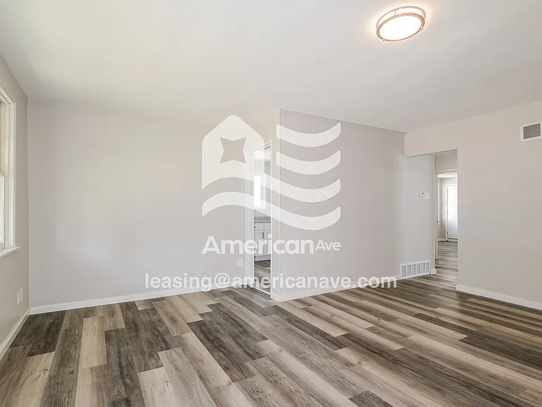 1508883_003_living_room_13984796.jpg
