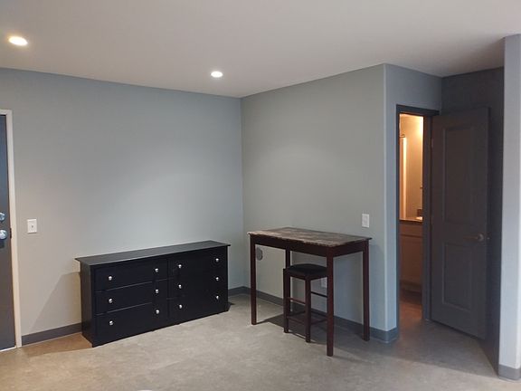 4th image of 223 N 9th St #112