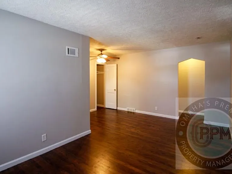 2119 Monroe St — Photo 5