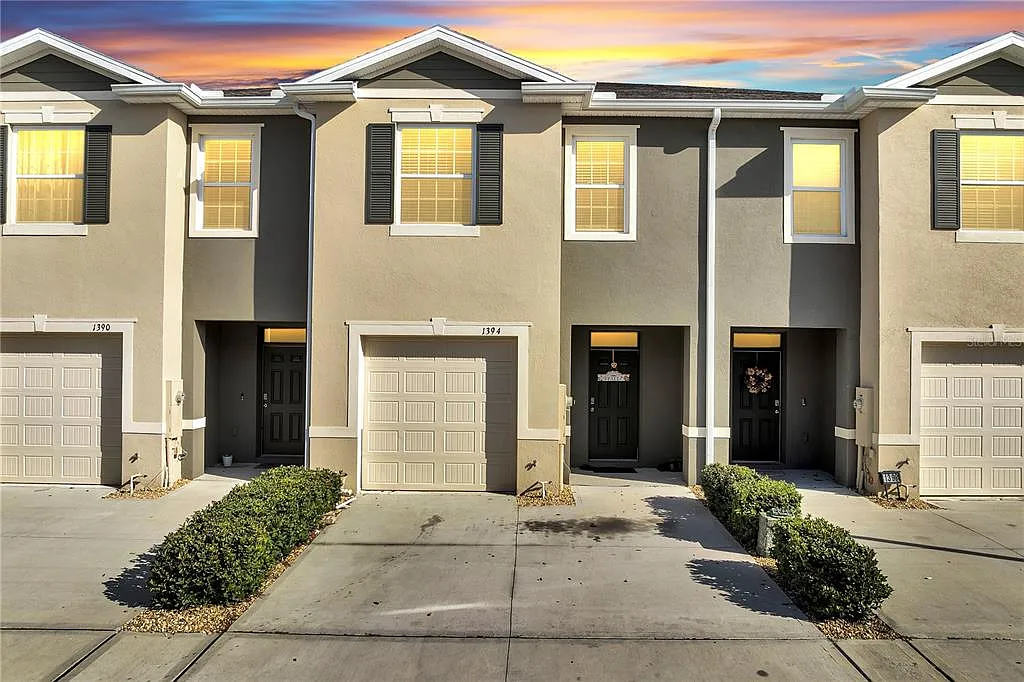 3 bed, 2.5 bath, 1720 sqft, $2,000 — Photo 1