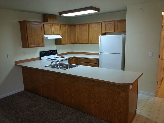 2nd image of 492 Autumn Ave