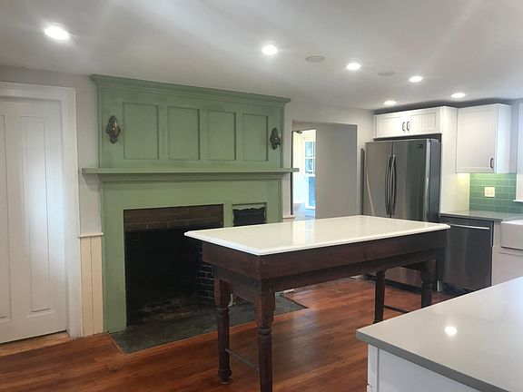 3rd image of 98 Harbor St #1