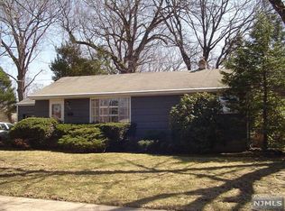622 East Dr, Paramus, NJ 07652