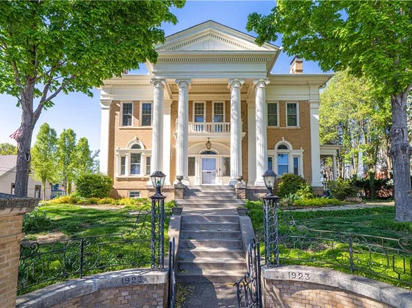 1923 Clay St, Saint Joseph, MO 64501