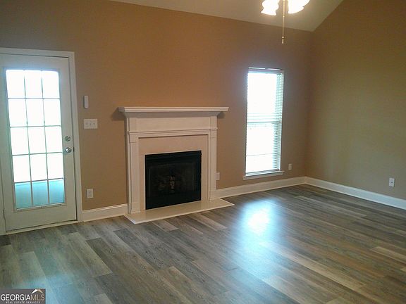 3rd image of 709 Sark Dr