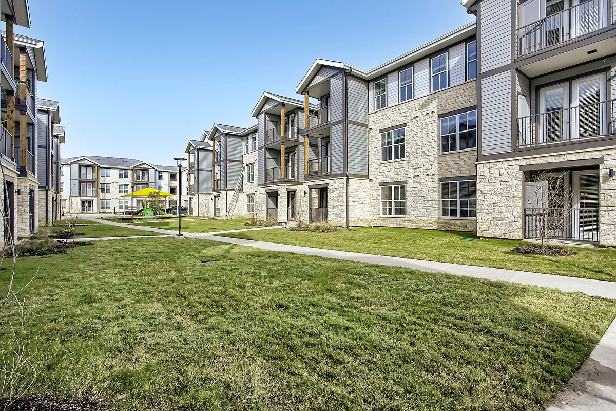 Building Photo - Bluebonnet Ridge