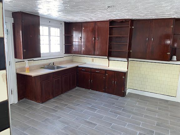 4th image of 267 Maryland St